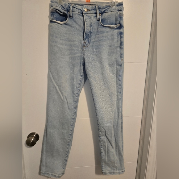 Good American Good Classic Natural Fray Hem in Indigo - Picture 2 of 5